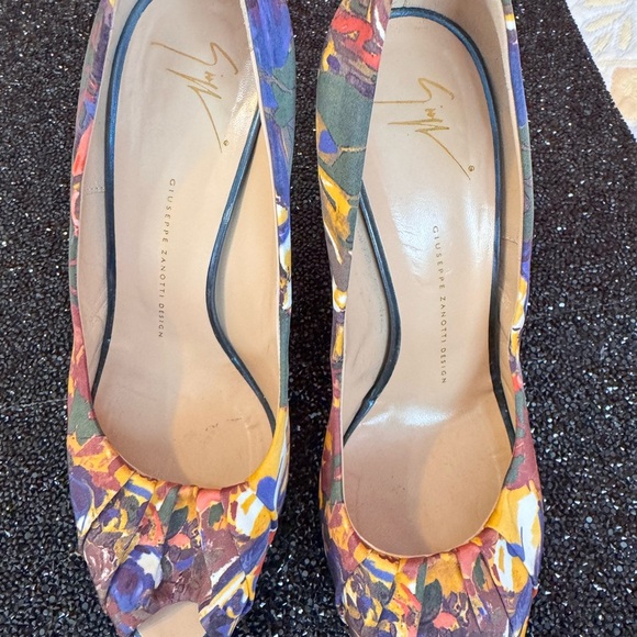 Colorful Women's Heels - Picture 11 of 16